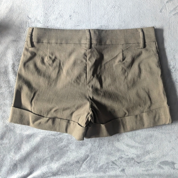 Rampage Classy Cuffed Chino Shorts Army Green size 1 - Picture 2 of 5